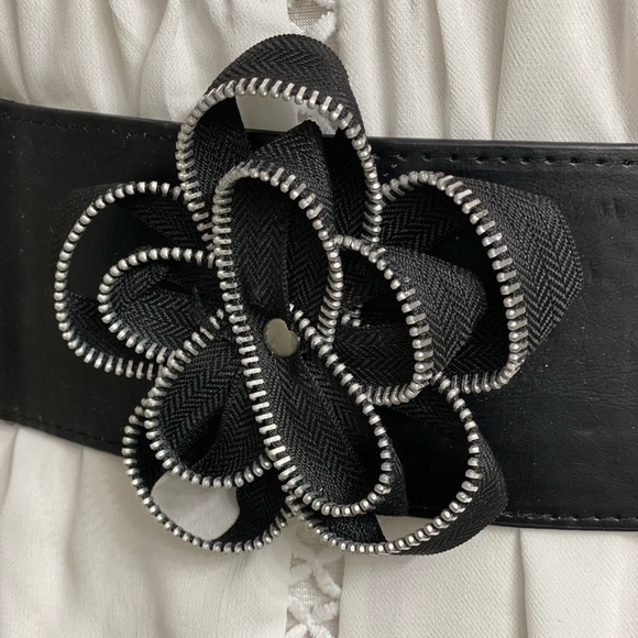 Fashion women’s waist belt, 34 inches long before stretch. Fit up to 34 inches - Picture 3 of 5